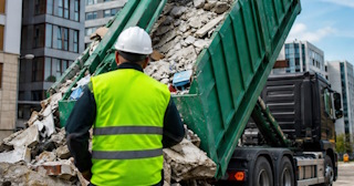 Вывоз строительного мусора в Кургане: услуги лицензированной компании — ПроМусор